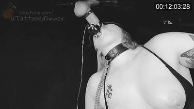 Intombazane enhle enamabele aphelele endaweni yenkazimulo