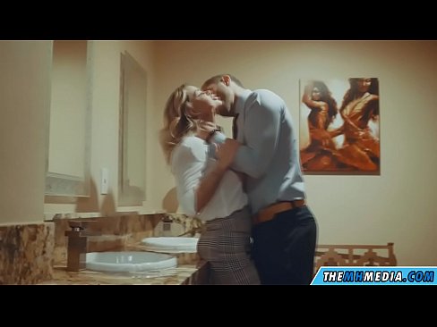 ❤️ Uma blonde obugaxayo ekuyenga endlini yangasese yomphakathi Ucansi olunamandla ku-zu.pornoxlxx.ru ❤